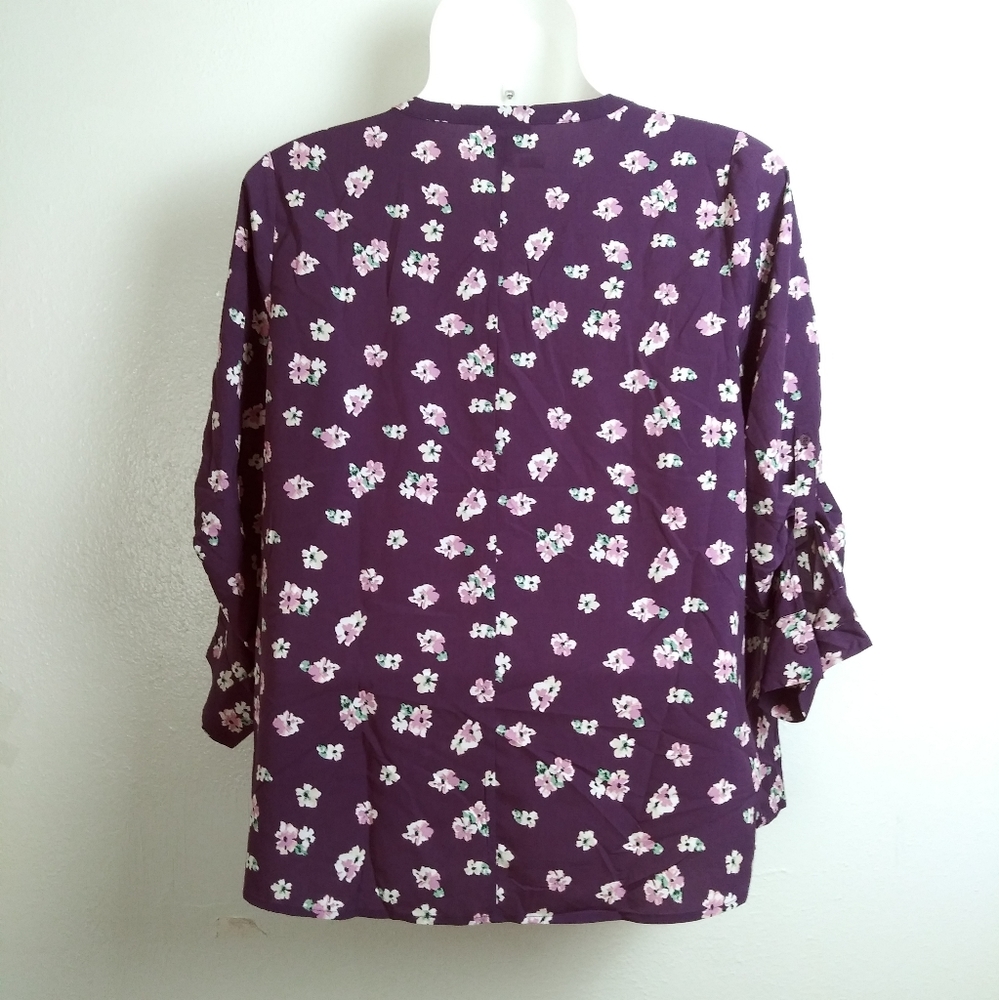 Lane Bryant 16 Blouse Purple Floral Ruffled V Notch- Tab Sleeve - Picture 4 of 14
